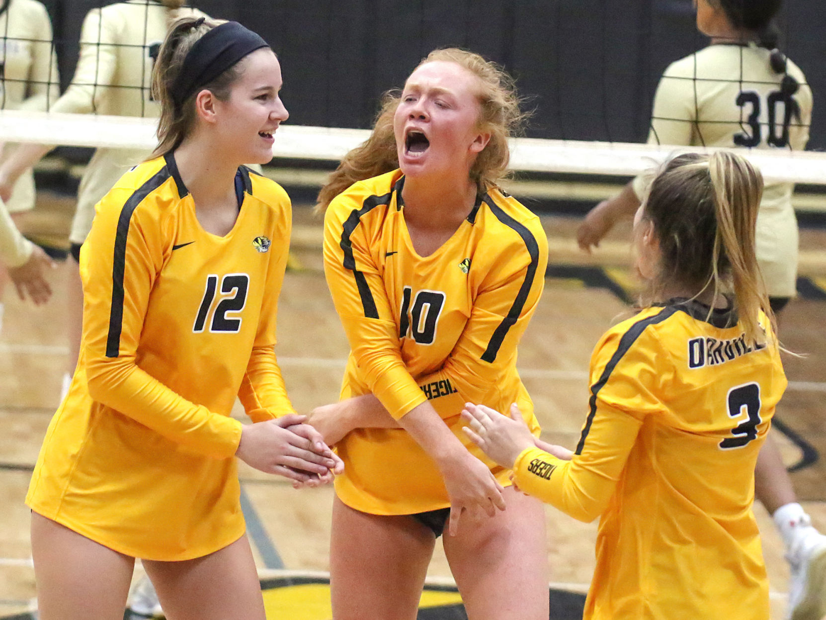 Lafayette vs. Oakville volleyball